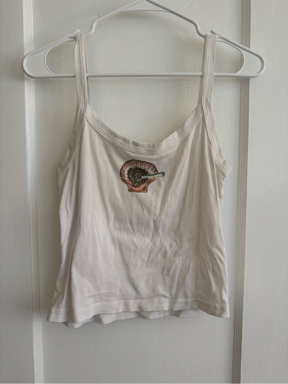 Lisa Says Gah Cream Cami with Shell Motif